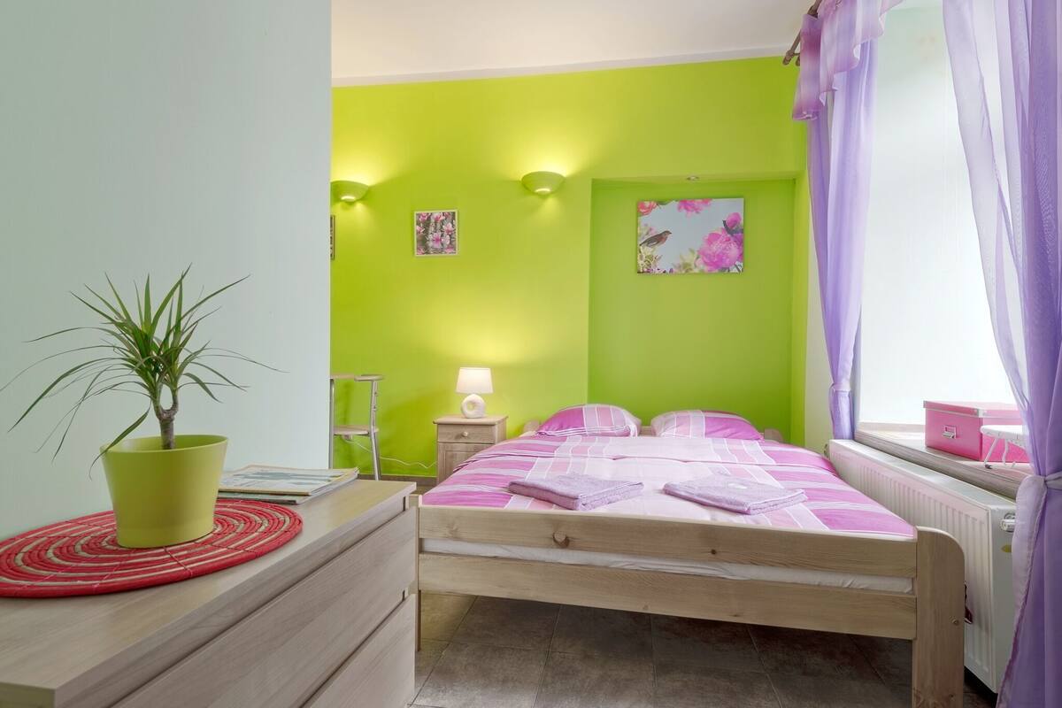 Classic Double Room, 1 Queen Bed, Private Bathroom, Courtyard View | Egyptian cotton sheets, hypo-allergenic bedding, pillow-top beds