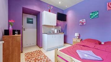 Egyptian cotton sheets, hypo-allergenic bedding, pillow-top beds