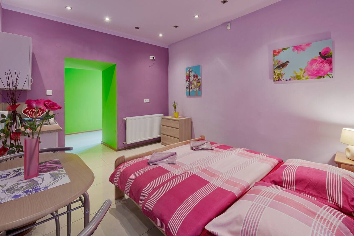 Egyptian cotton sheets, hypo-allergenic bedding, pillow-top beds