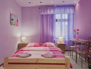 Quadruple Room, Private Bathroom (Kitchenette) | Egyptian cotton sheets, hypo-allergenic bedding, pillow-top beds - Princess Apartments (Krakow)