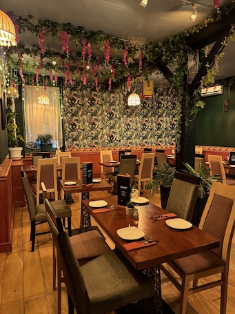 Daily English breakfast (GBP 6.95 per person)