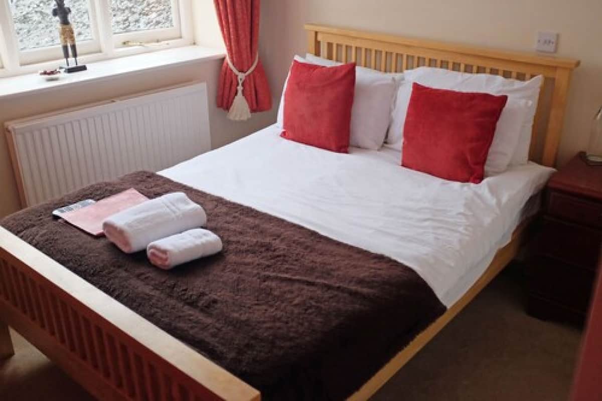 Chambre Double | Fer et planche Ă repasser, Wi-Fi gratuit, draps fournis