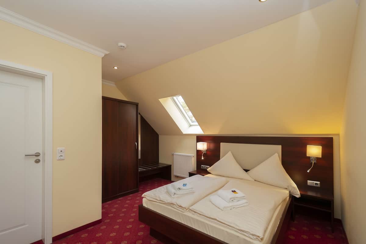 Chambre Double Ăconomique, 1 lit double | Minibar, bureau, chambres insonorisĂ©es, Wi-Fi gratuit