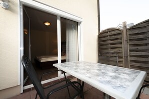 Standard-Doppelzimmer, 1 Queen-Bett | Terrasse/Patio
