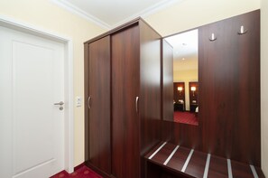 Minibar, Schreibtisch, schallisolierte Zimmer, kostenloses WLAN