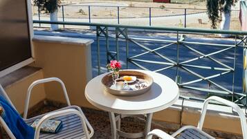 1 bedroom, in-room safe, soundproofing, free cribs/infant beds