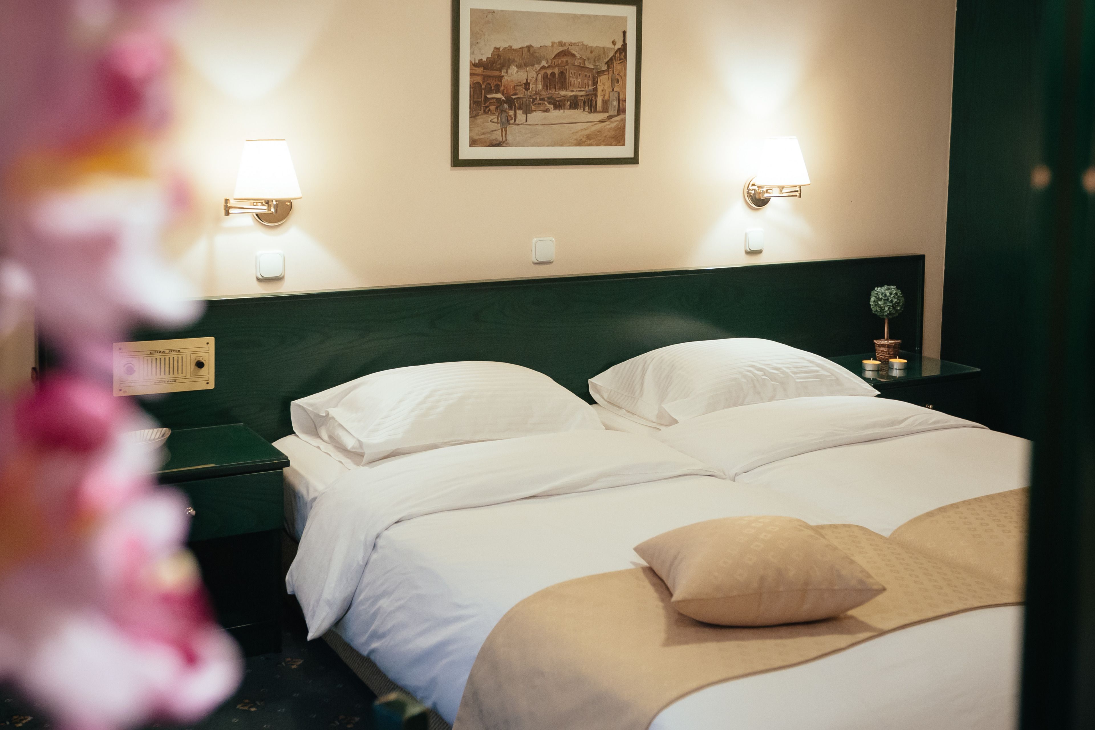 1 bedroom, in-room safe, soundproofing, free cots/infant beds