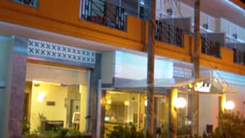 1 bedroom, in-room safe, soundproofing, free cots/infant beds
