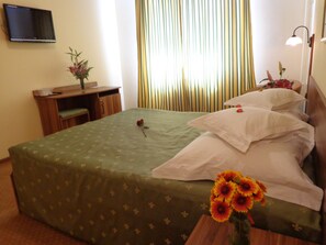 迷你吧、書桌、免費有線上網