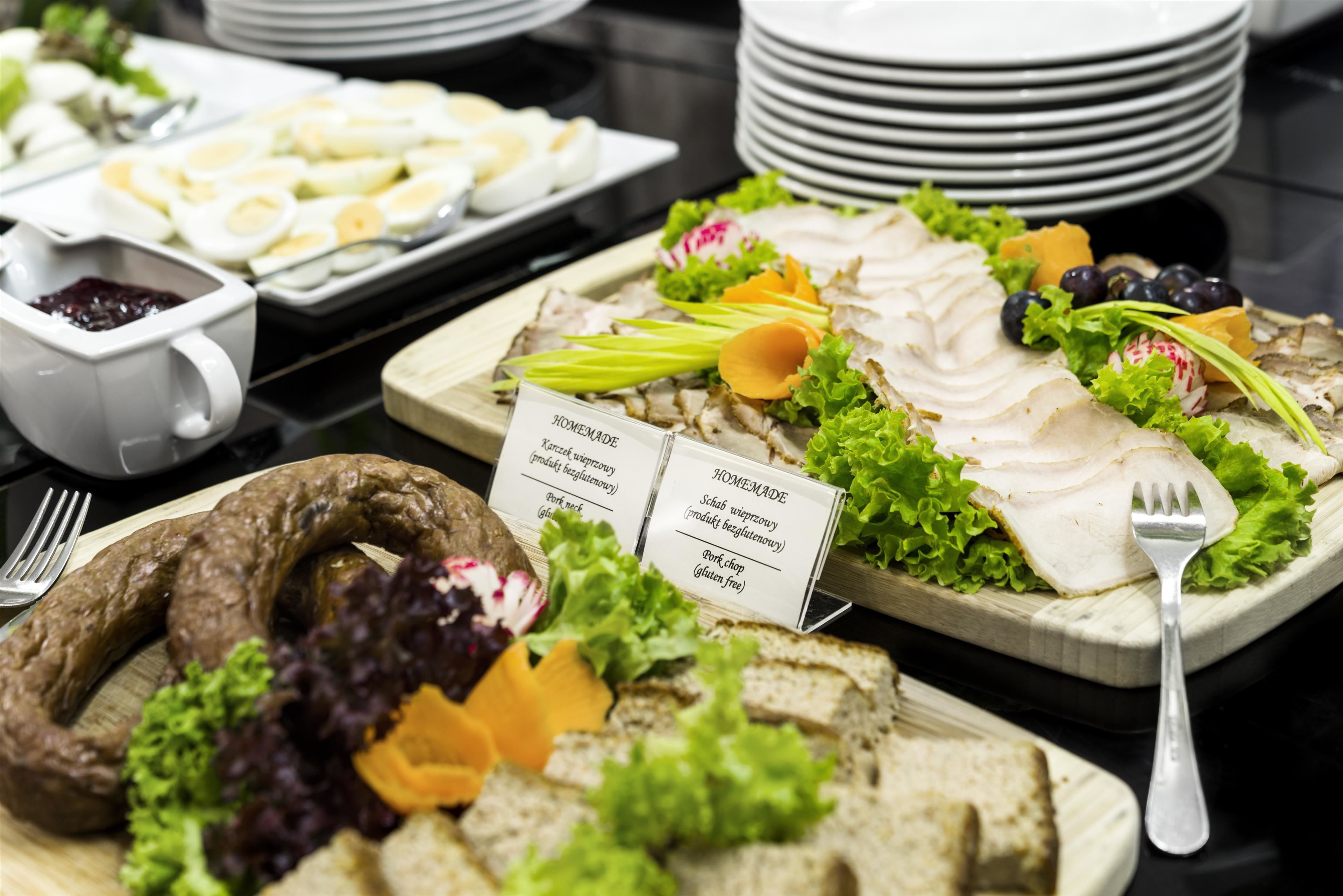 daily buffet breakfast (pln 60 per person)