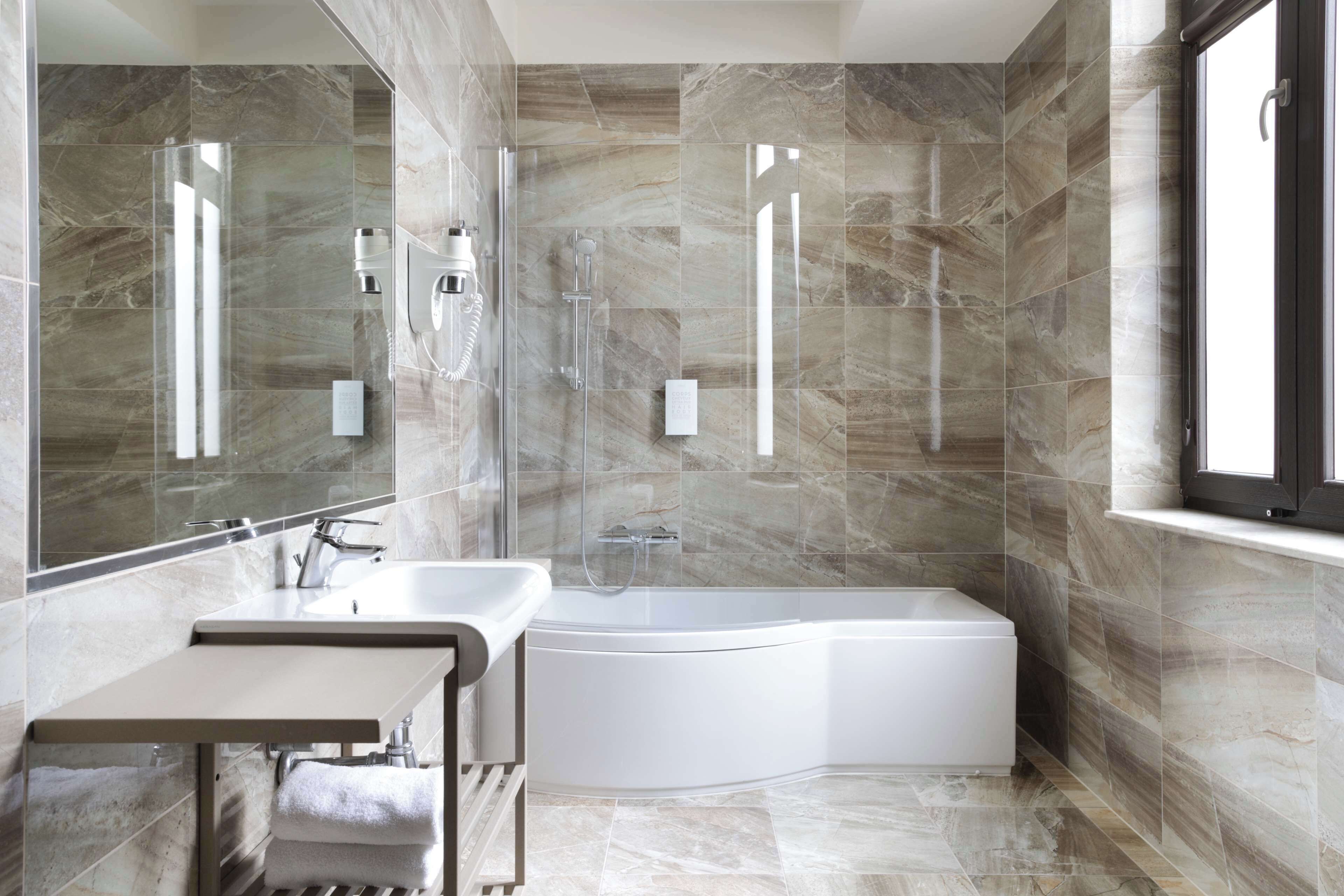 deluxe room, 2 single beds | bathroom | shower, eco-friendly toiletries, hair dryer, towels