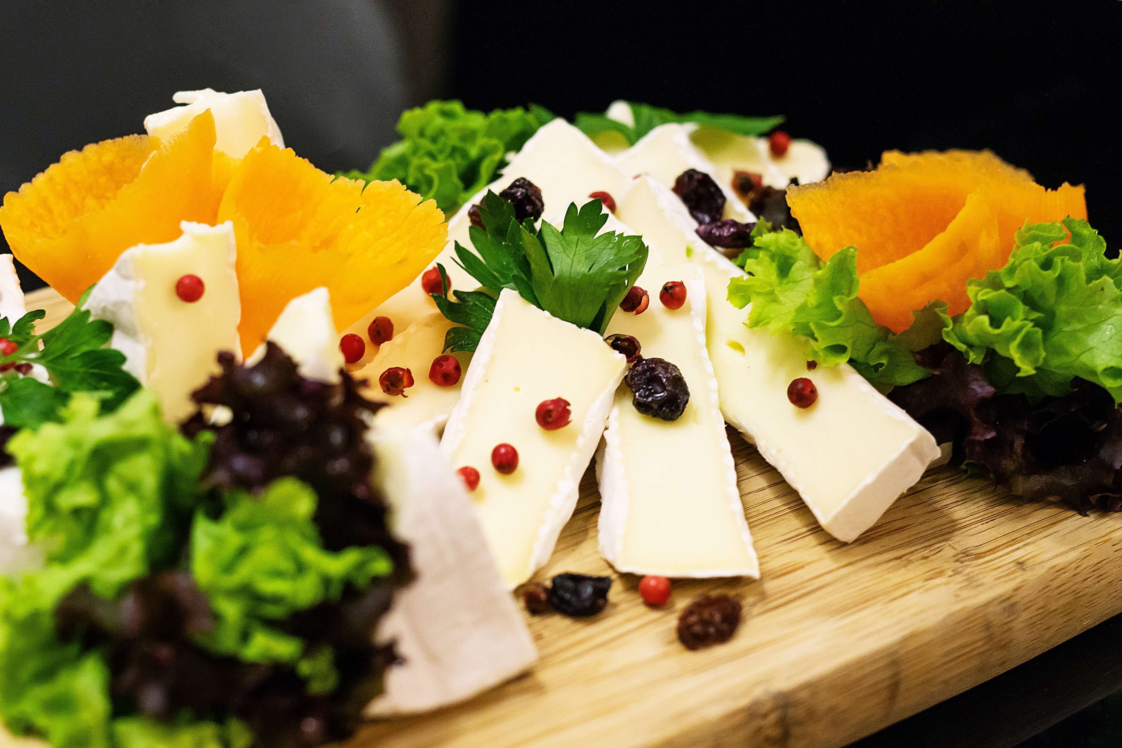 daily buffet breakfast (pln 60 per person)