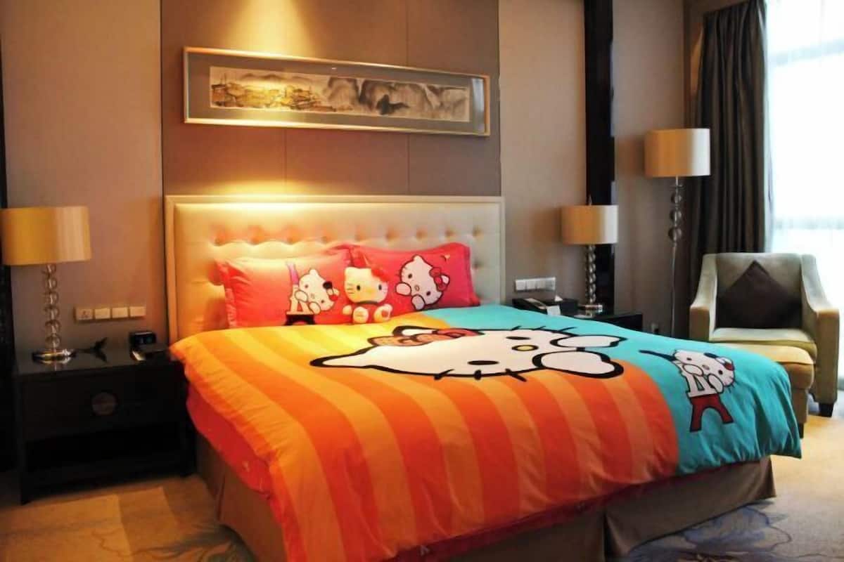 Premium bedding, minibar, in-room safe, desk