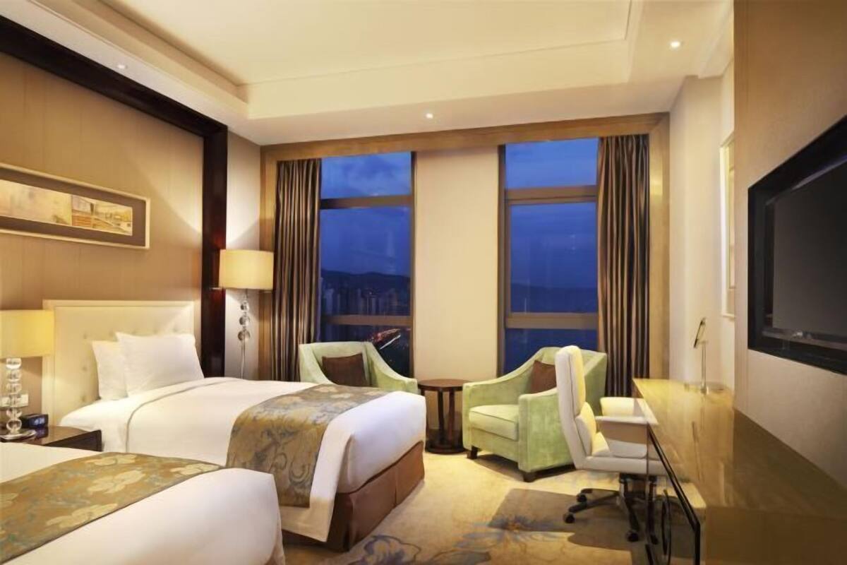 Premium bedding, minibar, in-room safe, desk