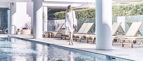 Außenpool, Liegestühle