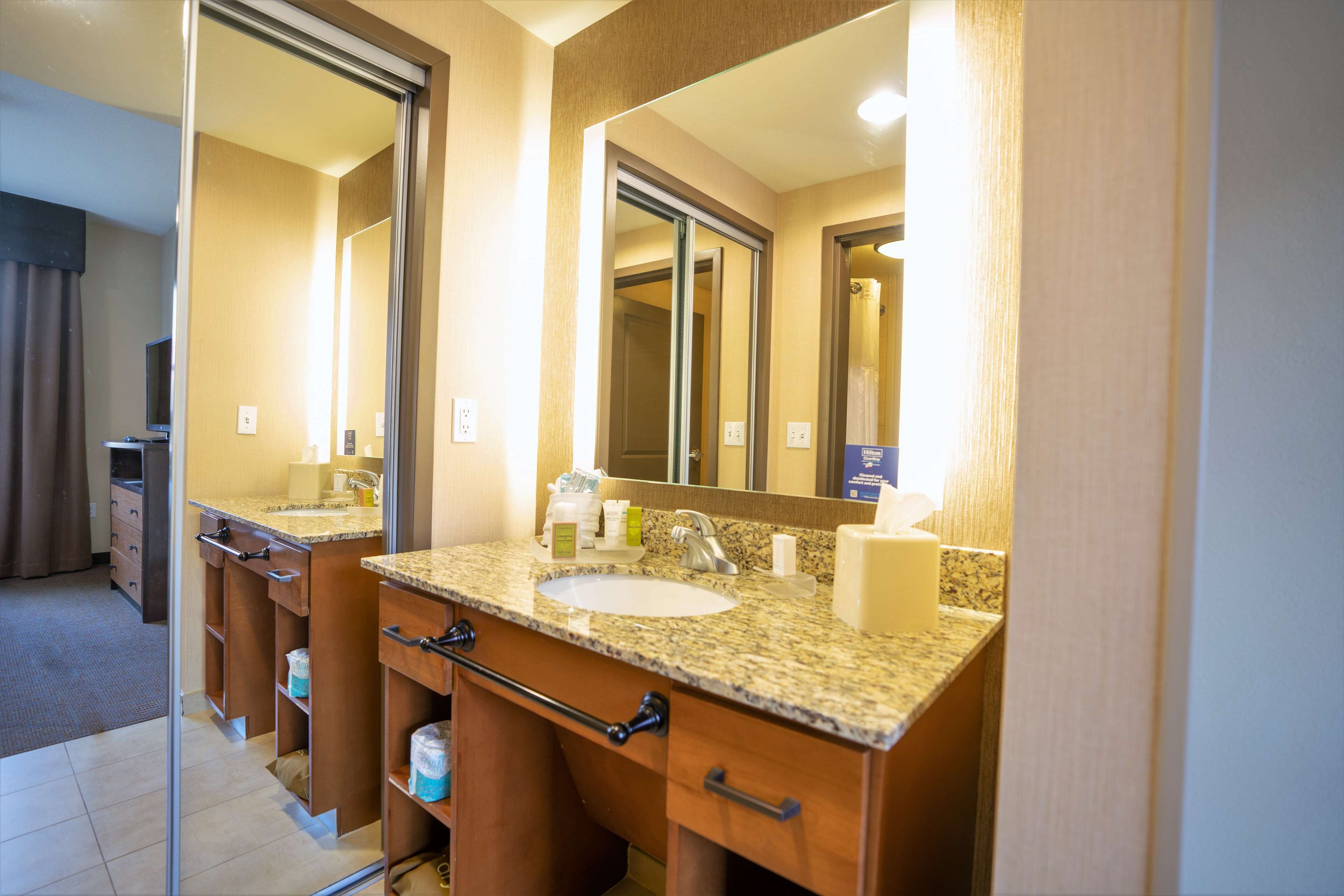 suite, 1 king bed | bathroom | free toiletries, hair dryer, towels