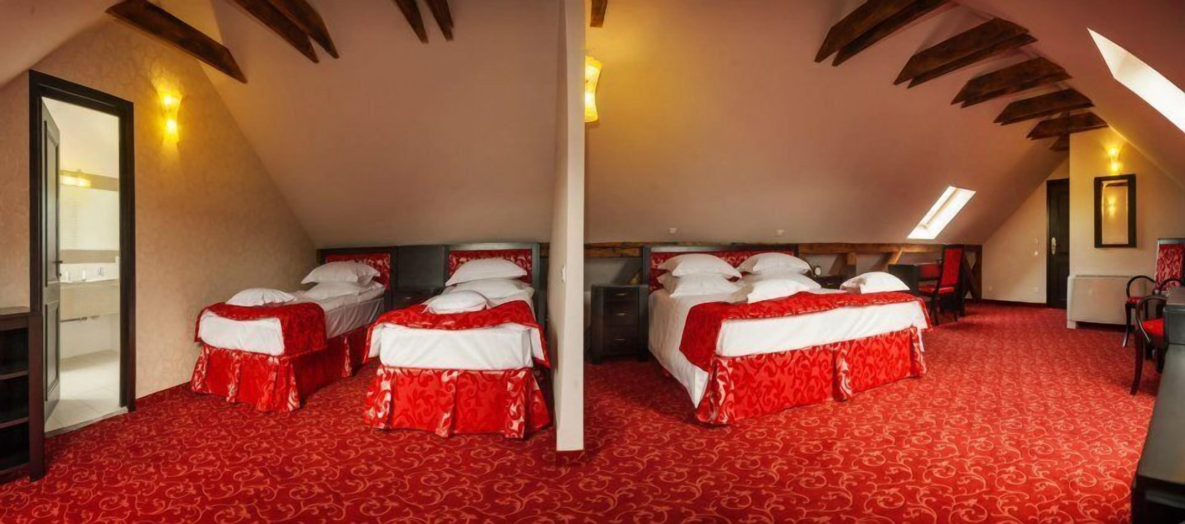 family apartment | 1 bedroom, minibar, in-room safe, individually decorated