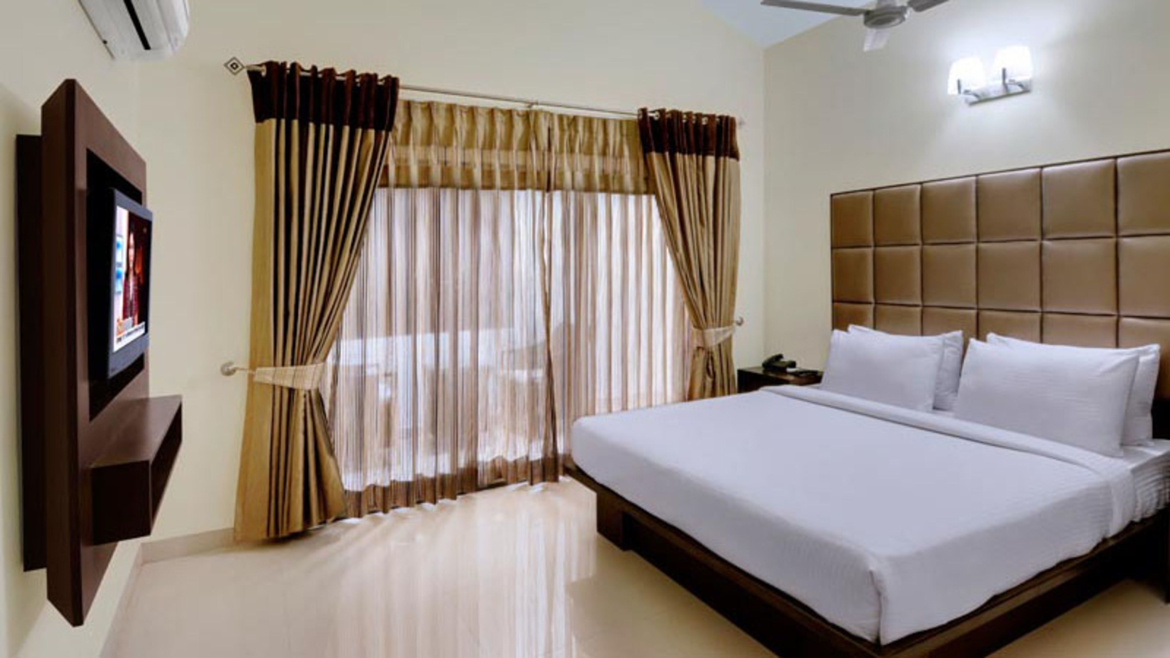 1 bedroom, pillowtop beds, in-room safe, desk