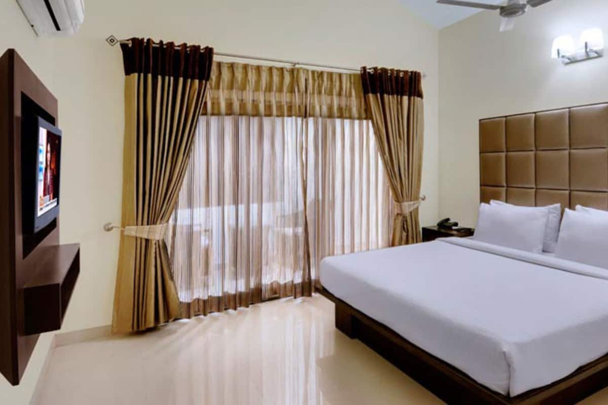 1 bedroom, pillow-top beds, in-room safe, desk