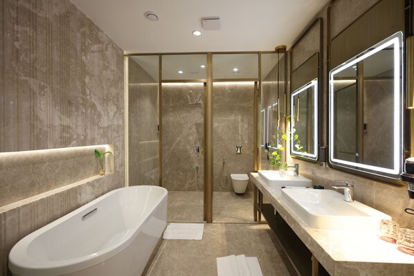 Presidential Suite | In-room safe, individually furnished, desk, laptop workspace