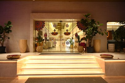 Marigold- Newly Renovated Hotel