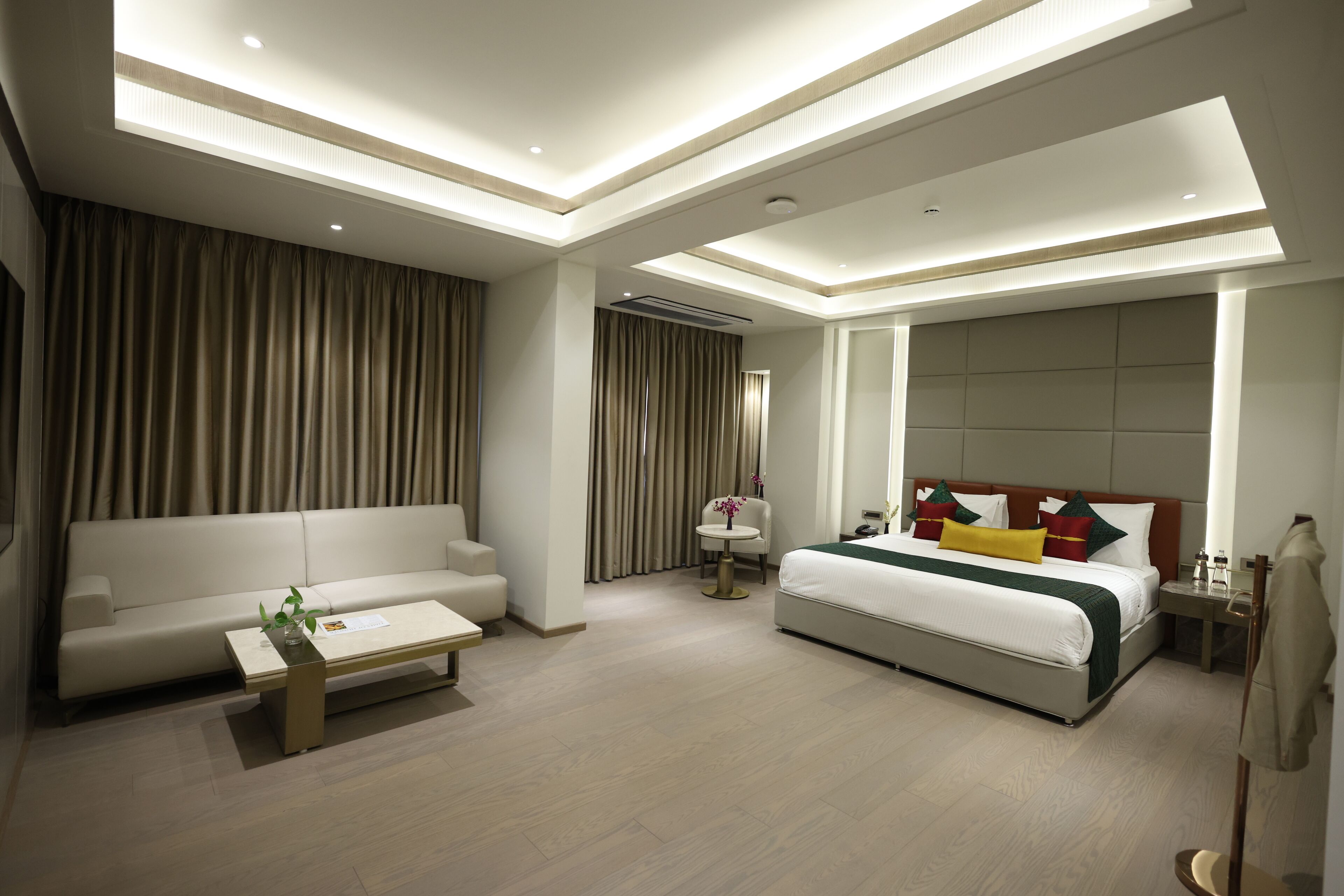 executive studio suite | in-room safe, individually furnished, desk, laptop workspace