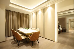 In-room safe, individually furnished, desk, laptop workspace