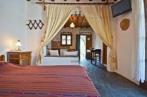 Family Apartment | In-room safe, desk, iron/ironing board, free cribs/infant beds