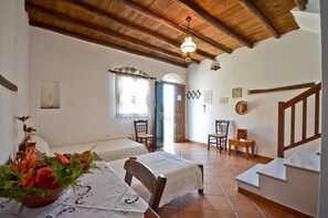 Family Apartment | In-room safe, desk, iron/ironing board, free cribs/infant beds - Hotel Naxos Filoxenia (Naxos)