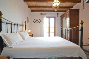 Caja de seguridad en la habitación y escritorio 