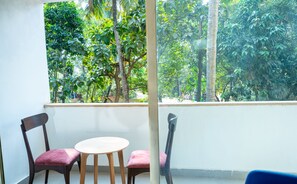 32-inch flat-screen TV with cable channels, TV