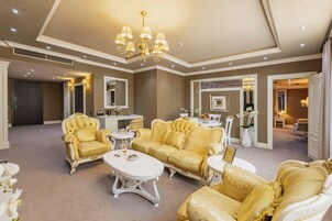 Presidential Room | Living area | Flat-screen TV