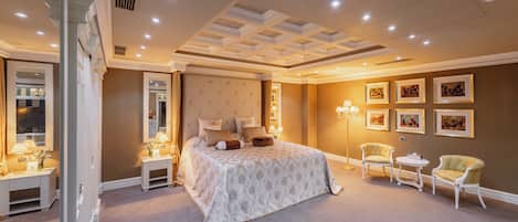 Presidential Room | 1 bedroom, minibar, in-room safe, individually decorated