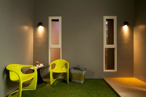 Penthouse Suite A | Wohnbereich | 32-Zoll-LCD-Fernseher mit Kabelempfang, Fernseher