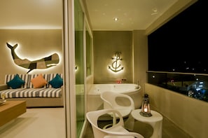 Two-bedroom Suite with Spa Bath | Balcon