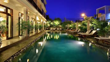 Outdoor pool, sun loungers