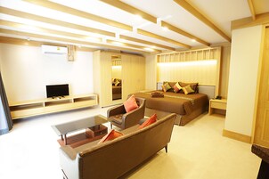 Family Suite Connecting room | ตู้นิรภัยในห้องพัก, พื้นที่ทำงานแบบใช้แล็ปท็อป, Wi-Fi ฟรี