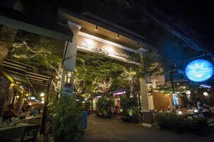 ด้านหน้าที่พัก