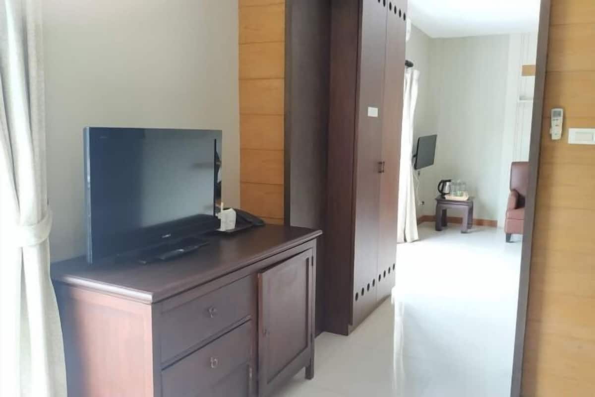 In-room safe, laptop workspace, free WiFi