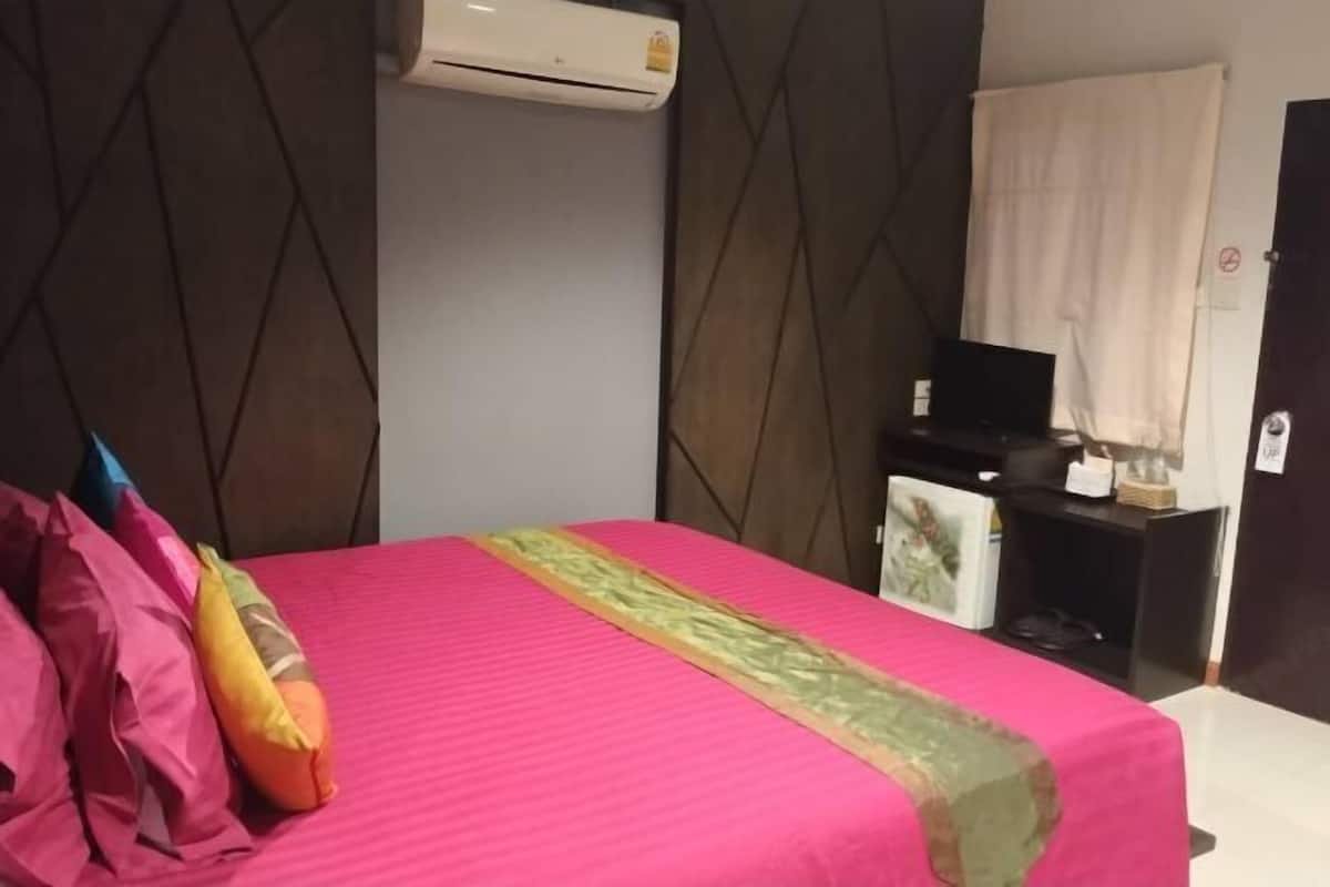 In-room safe, laptop workspace, free WiFi