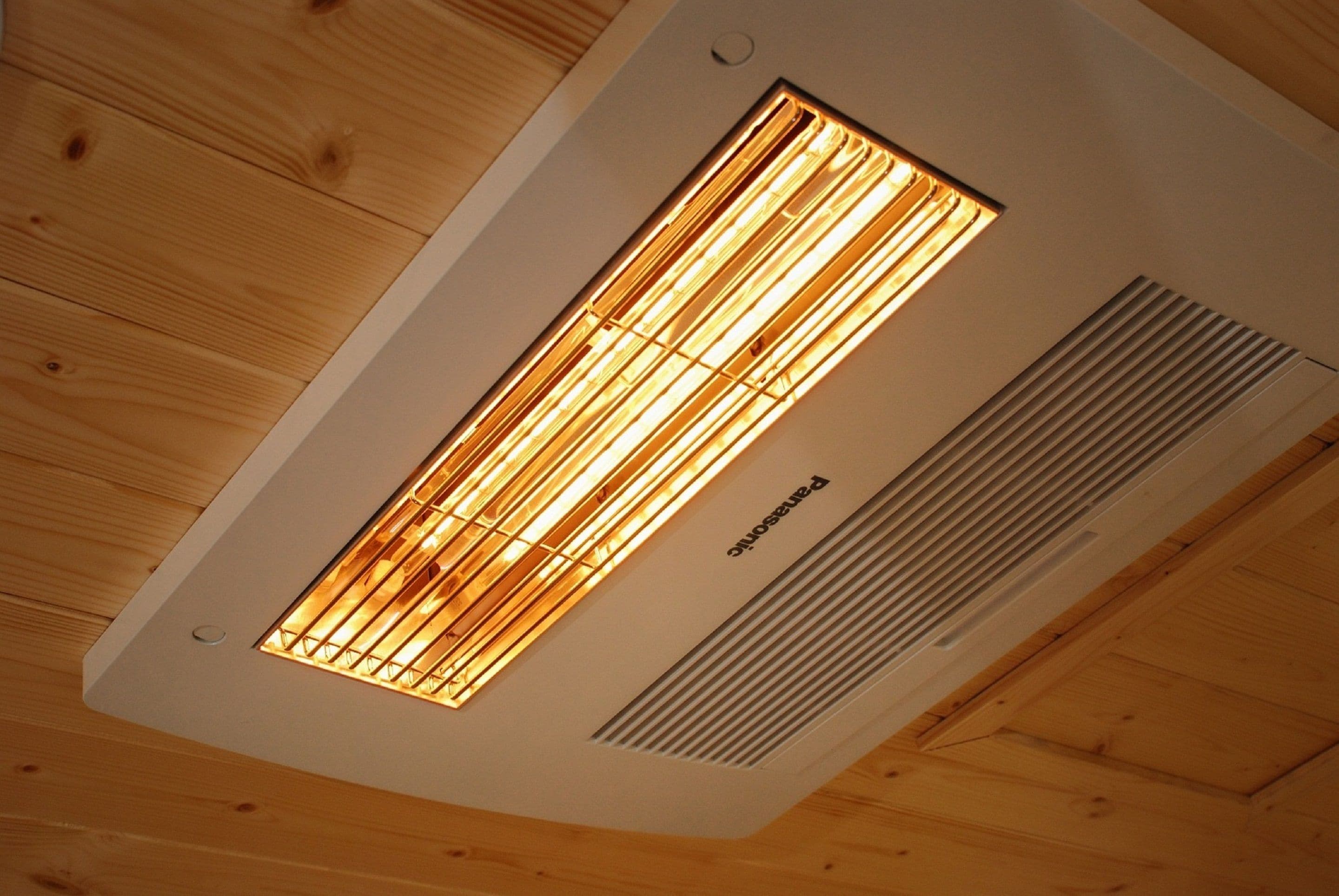 Chuveiro/banheira combinados, banheira de imersão, secador de cabelo 