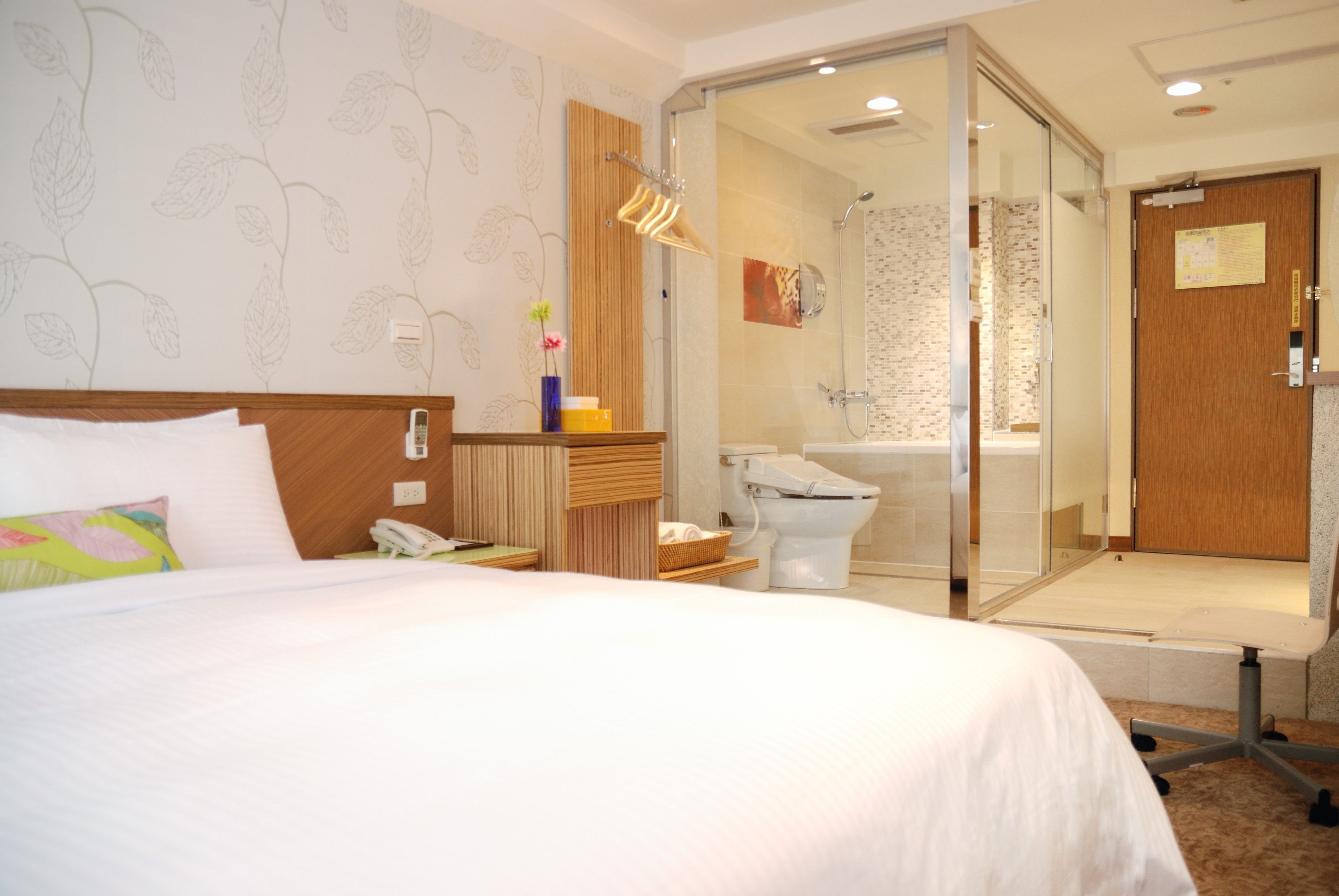 standard double room | down duvets, in-room safe, desk, blackout curtains