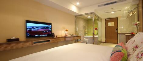 スタンダード ダブルルーム | 羽毛の掛け布団、デスク、遮光カーテン、アイロン / アイロン台