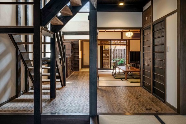 Traditional House, 2 Bedrooms, Kitchen, Garden View | 2 bedrooms, in-room safe, individually decorated, individually furnished