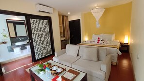Minibar, caja fuerte, escritorio y sistema de insonorización