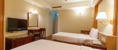 1 bedroom, free minibar, desk, blackout drapes