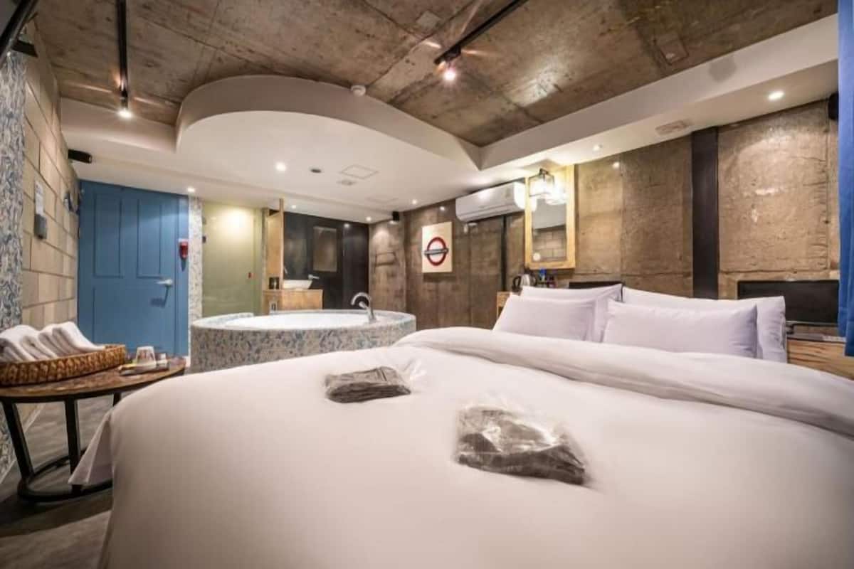 Escritorio, sistema de insonorización, wifi gratis