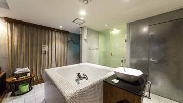 Premium (No parking) | Deep soaking bathtub