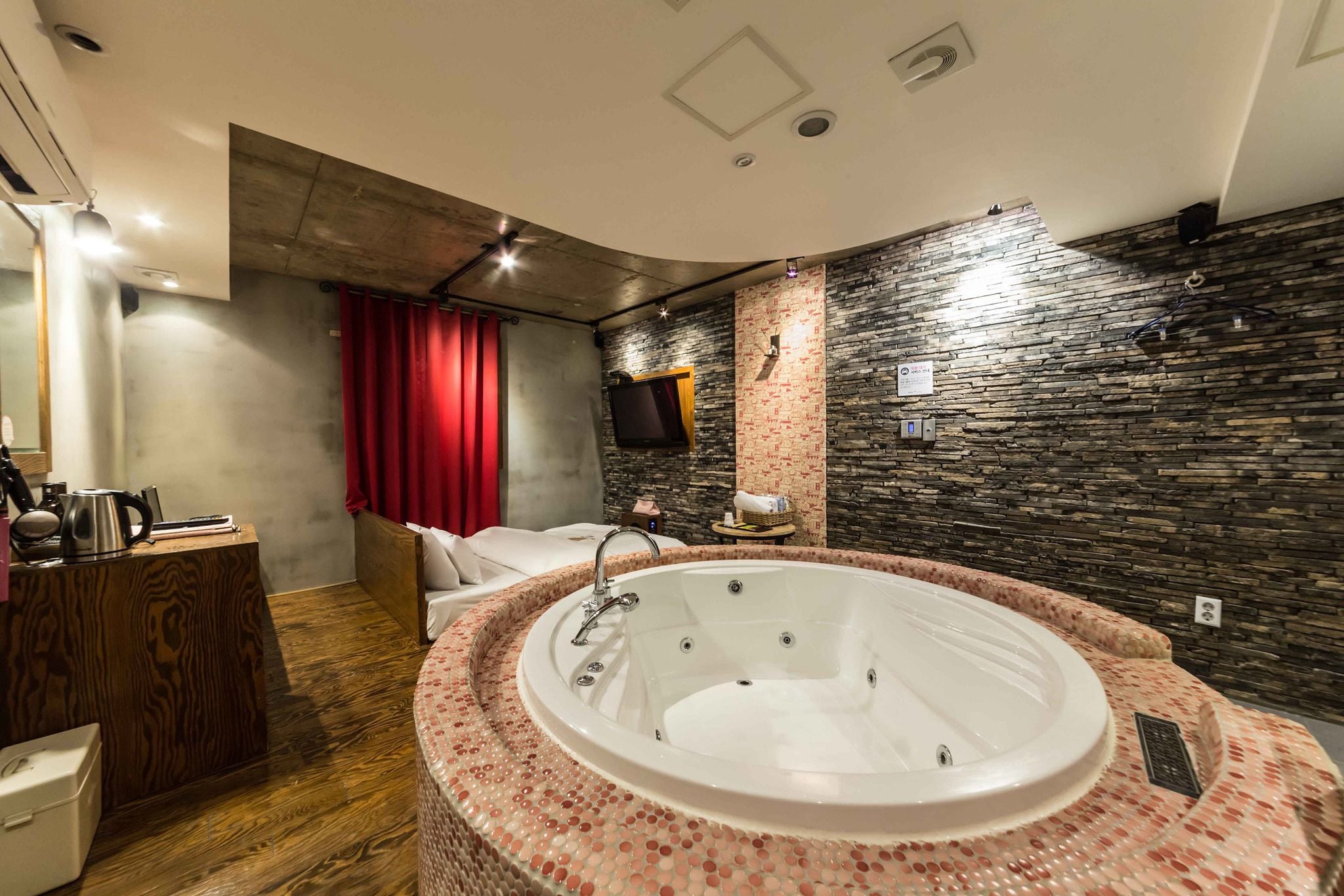 Premium (No parking) | Spa