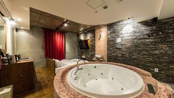 Premium (No parking) | Spa